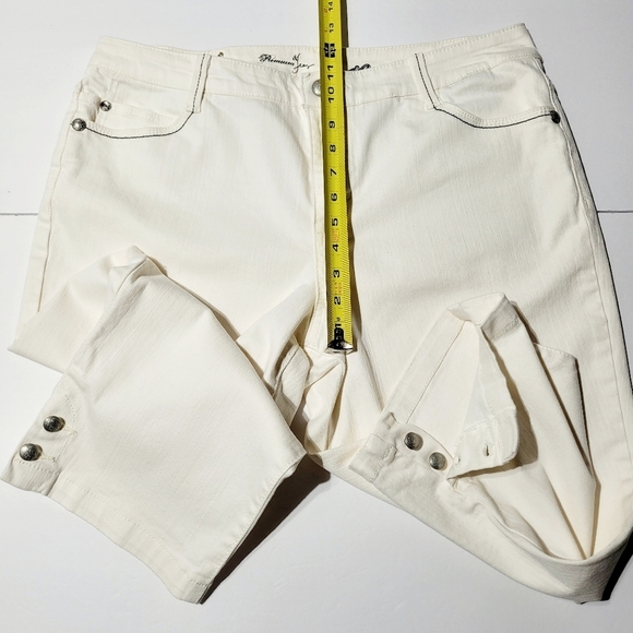 Style & Co. Premium Capris Jeans Soft White Embroidered & Rhinestones (14) - Picture 10 of 11